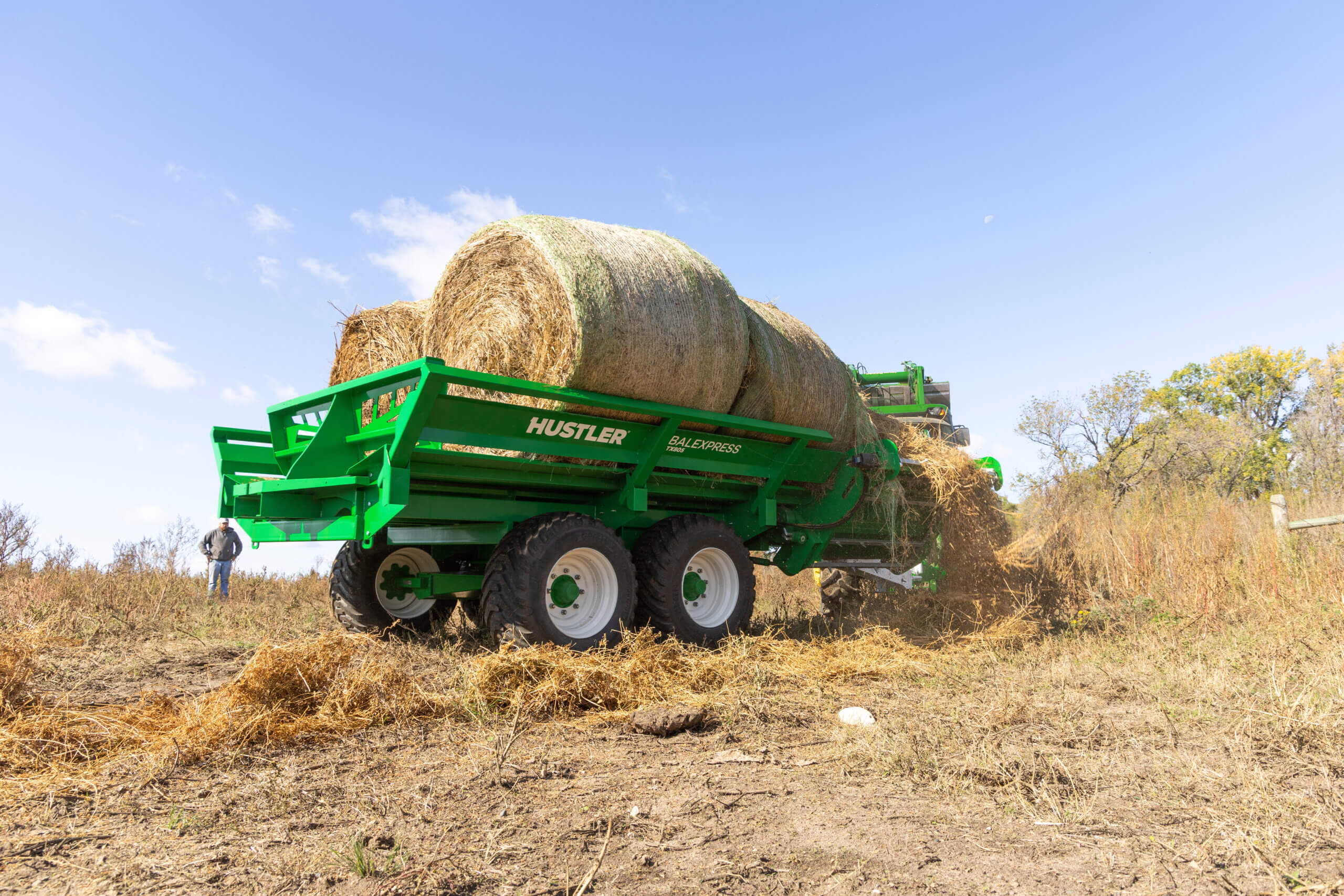 Hay Feedout Wagon, Cattle Feeder BaleXpress | Hustler Equipment